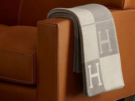 7 Cozy Hermès Blanket Dupes .